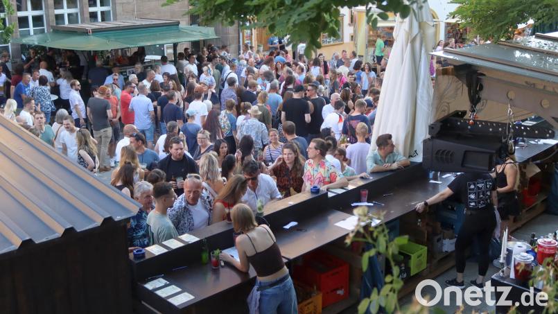 Es war heiß dieses Wochenende in Sulzbach-Rosenberg. Dennoch oder gerade wegen des guten Wetters strömten tausende von Besuchern in die Stadt. Bild: mfh