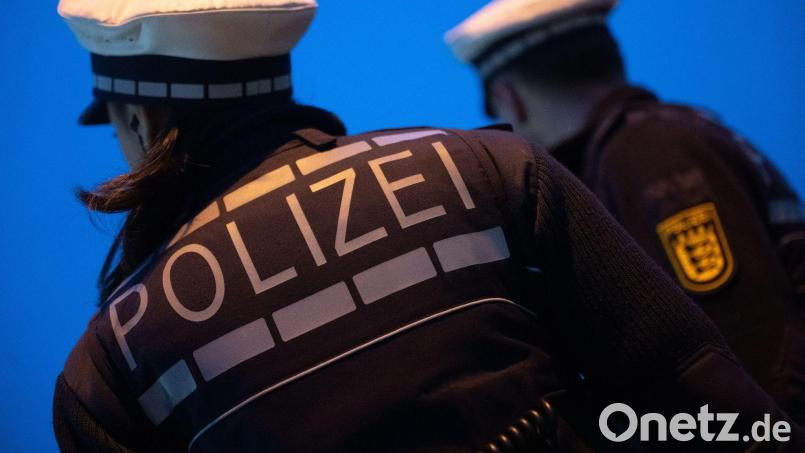 Ein Streit an einem Schwandorfer Supermarkt endete mit einem Polizeieinsatz. Symbolbild: Marijan Murat/dpa/Symbolbild