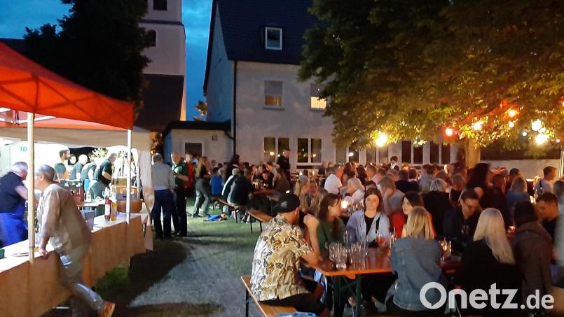 Die Kolpingsfamilie Schirmitz lädt diesen Samstag zum Weinfest in den Garten der Jakobsklause ein. Ab 18 Uhr wird im Garten unter den Kastanienbäumen und in der Freihalle gefeiert. Archivbild: ise