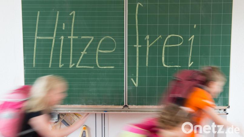 Gibt es Hitzefrei an Weidens Schulen? Die Gymnasien lassen nur teilweise den Nachmittagsunterricht ausfallen, die Realschulen verkürzen den Unterricht allgemein. Symbolbild: Sebastian Kahnert/dpa