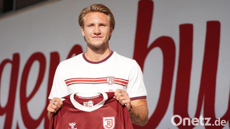 Felix Strauss trägt künftig das Jahn-Trikot. Bild: Gschlößl/SSV Jahn