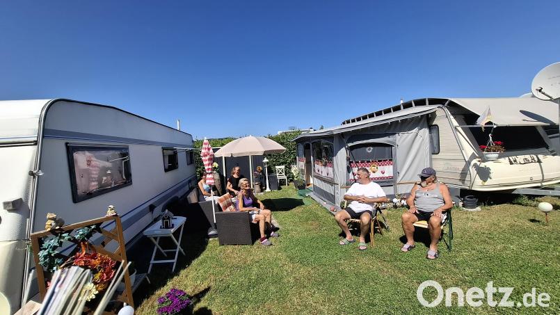 Auf dem neuen Campingplatz in Perschen haben es sich die Gäste gemütlich gemach . , so auch die Familie Zahn, die sich auch auf dem &quot;alten&quot; Platz jahrzehntelang gerne aufgehalten hatte. Bild: jua