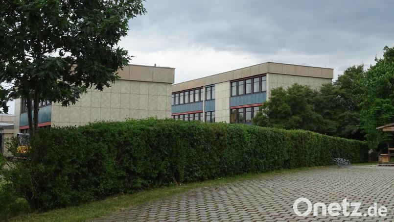 An der Mittelschule Schmidgaden wird es laut Planung im neuen Schuljahr keine fünfte Klasse mehr geben. Wohin dann Jungen und Mädchen gehen sollen, deren Eltern eine Ganztagsbetreuung wünschen, ist fraglich. Denn in Schwarzenfeld gibt es lediglich drei solcher Plätze, die noch frei sind. Bild: Houschka