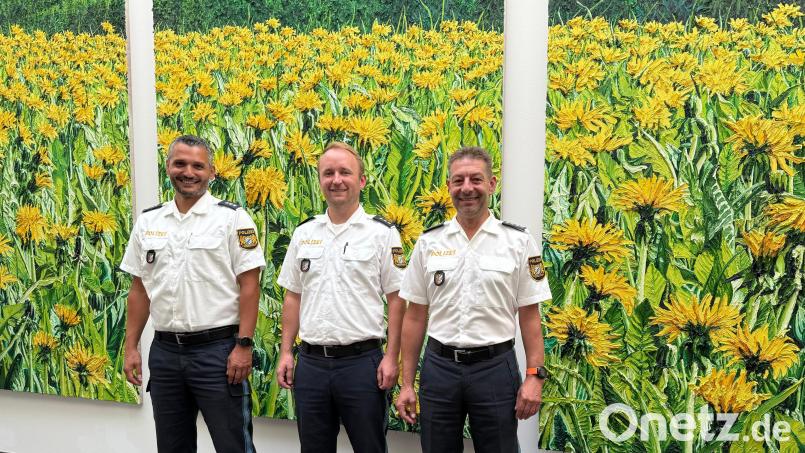 Zum 1. Juli haben bei der Polizeiinspektion Tirschenreuth zwei neue Führungskräfte ihren Dienst angetreten. (v. l. n. r.) PHK Muhammet Dal, Dienststellenleiter PHK Dominik Plank, PHK Carsten Schultes Bild: PI Tirschenreuth