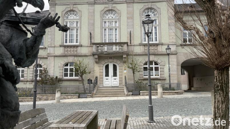 Wird der Bärnauer Rathauschef, der 2026 neu gewählt wird, hauptamtlich oder ehrenamtlich tätig sein? Darüber entschied der Stadtrat in der April-Sitzung. Bild: Susanne Forster