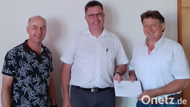 Die Gemeinde Schmidgaden hat eine Spende von 5000 Euro von der „Karl- und Margaretha-Röhl-Stiftung“ für die Kinder- und Jugendarbeit erhalten. Bild: Gemeinde Schmidgaden