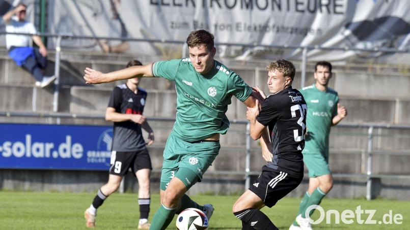 Fabian Vogl (links) und Co. haben an das letzte Heimspiel gegen den SV Fortuna Regensburg keine guten Erinnerungen, da setzte es in der vergangenen Saison eine 1:5- Heimniederlage. Im Pokal am Samstag will es die DJK Gebenbach besser machen. Archivbild: Hubert Ziegler