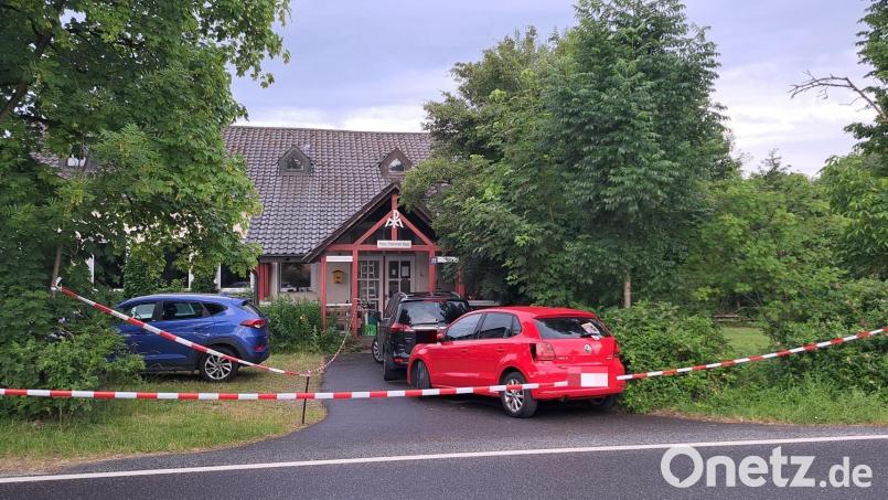 Im Jugendtreff in Altendorf soll sich am Samstag, 21. Juni, ein Angriff mit einem Messer ereignet haben. Der Bereich ist abgesperrt. Bild: msh