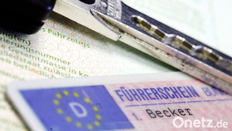 Ein 24-Jähriger soll theoretische Führerscheinprüfungen für andere gemacht haben – auch in Amberg. Symbolbild: Marius Becker/dpa
