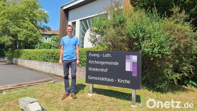 Michael Kelinske ist gebürtiger Marktredwitzer. Nach Stationen in Nürnberg und Lohr am Main übernimmt er jetzt die evangelische Kirchengemeinde Waldershof. Bild: Gabi Rubenbauer