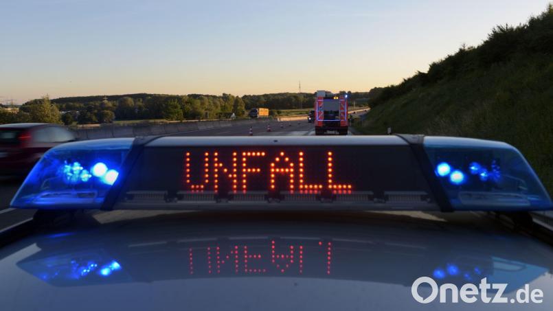 Die Polizei sperrte die A6 Richtung Heilbronn am Freitagvormittag. (Symbolbild) Bild: Stefan Puchner/dpa
