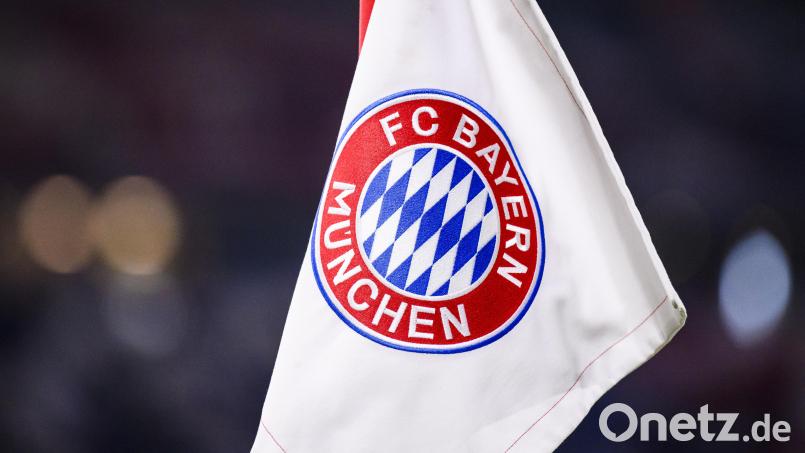 Der FC Bayern München schickt seine Altstars nach Amberg - und den Originalbus. Bild: Tom Weller