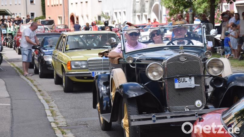 &quot;Anstellen&quot; für die Ausfahrt am Sonntagmittag ist für die Fahrer und die Zuschauer gleichermaßen spannend. Bild: bö