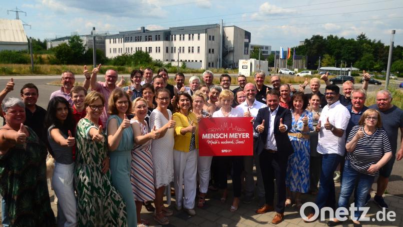 Die 40 Stadtratskandidaten der SPD gehen mit großer Zuversicht in den Wahlkampf. Bild: Kunz