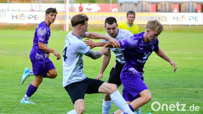 Lukas Fritz (rechts) war der überragende Spieler des TSV Kareth-Lappersdorf im Finale gegen den SV Etzenricht. Bild: war