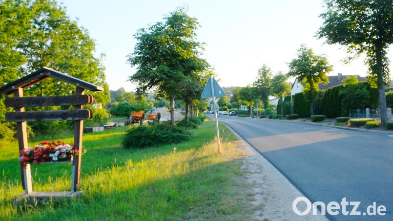 Nach Abschluss der Tiefbauarbeiten zur Erneuerung von Wasser- und Abwasserleitungen, wie zum Beispiel hier in der Eschenbacher Straße, beschließt der Marktgemeinderat die Umlegung der Kosten in Form von Verbesserungsbeiträgen Bild: do