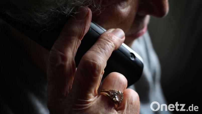Betrüger forderten 499 Euro von einer Seniorin in Fensterbach. Die Polizei warnt vor solchen Anrufen. Symbolbild: Karl-Josef Hildenbrand/dpa
