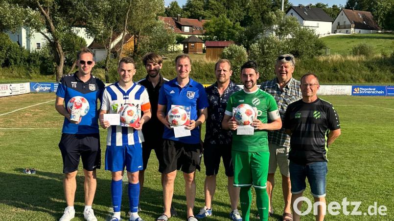 Der SV Kohlberg sicherte sich auf heimischen Rasen den Sieg beim diesjährigen VG-Turnier. Von links: Yannik Schimmer, Lukas Oheim, Martin Lehner, Yannick Engelhardt, Adrian Blödt, Dominik Bredow, Martin Schregelmann, Norbert Merkel. Bild: SV Kohlberg/exb