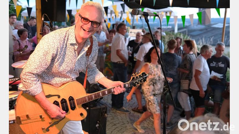 Rocker Chris Radlbeck schreibt Bürgerfestgeschichte. Er war bereits bei der Premiere 1977 dabei und spielt am Samstag am Blasturm mit der &quot;Rattle Gang&quot; erneut für seine Fans. Archivbild: Hirsch