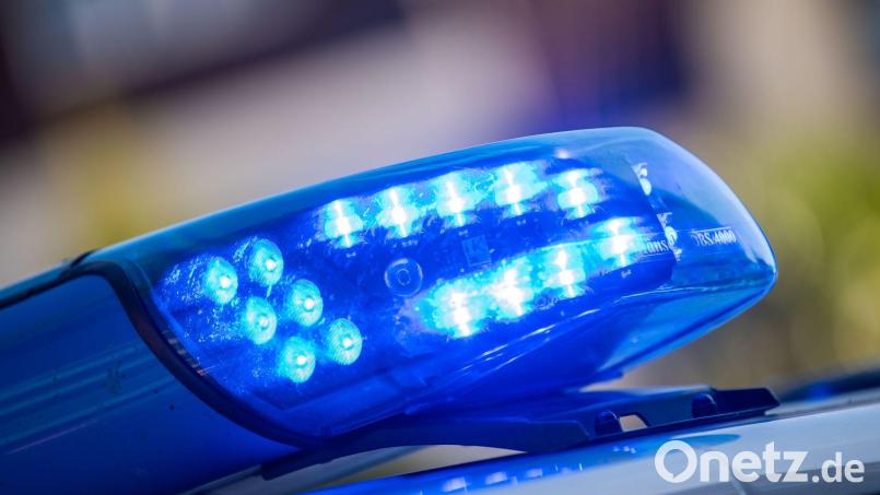 Bei einem Feuerwehrfest in Stulln ist einem 20-Jährigen die Geldbörse gestohlen worden. Die Polizei sucht Zeugen. Symbolbild: Lino Mirgeler/dpa