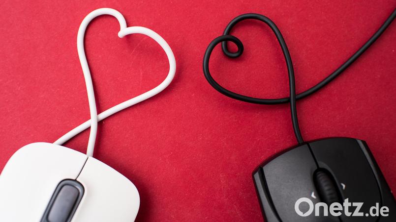 Die Polizei warnt vor Love-Scams, also Betrügern, die im Internet Liebe vorspiegeln, um an das Geld ihrer Opfer zu gelangen. Symbolbild: Henrik Josef Boerger/dpa