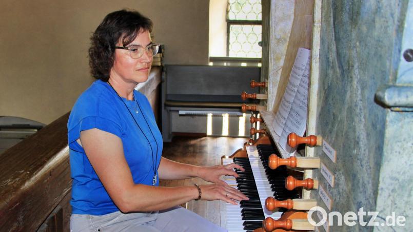 An der Orgel in der St. Ulrichskirche in Kirchenreinbach ist Martina Späth in ihrem Element. Bild: ds