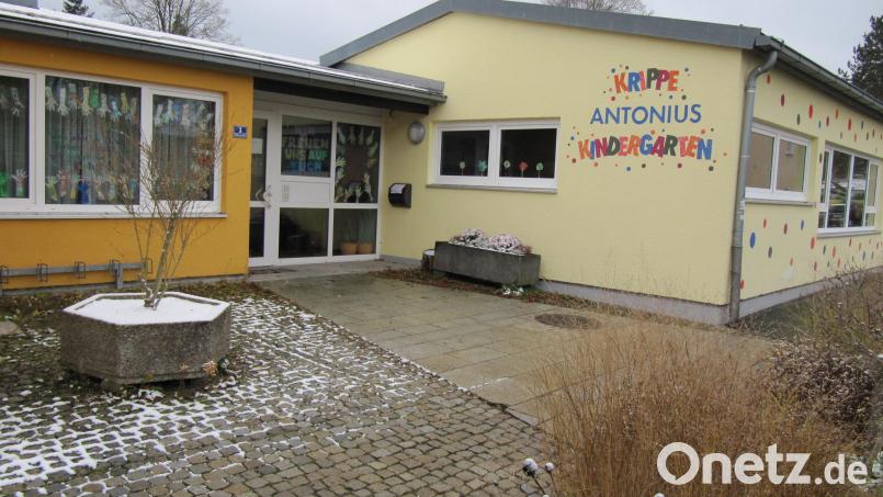 Der Antonius Kindergarten wird abgebrochen und durch einen Neubau ersetzt. Drei Krippen- und drei Kindergartengruppen sollen im einstöckigen Neubau Platz finden. Bild: fg