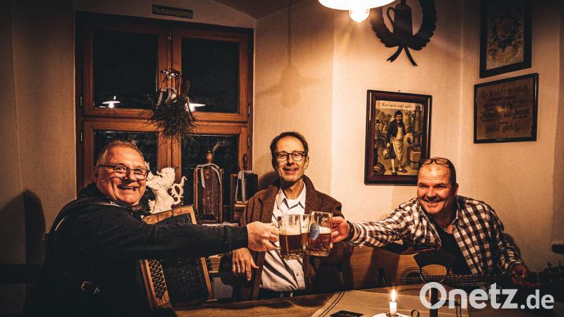 Der Wirt vom Schafferhof, Reinhard Fütterer, erzählt vom Wissensschatz und den Geheimnissen rund um das Zoiglbier. Bild: Schafferhof/exb