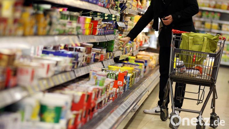 Nach 20 Uhr noch mal schnell zum Supermarkt? - In Bayern weiterhin nicht möglich. Symbolbild: Oliver Berg/dpa