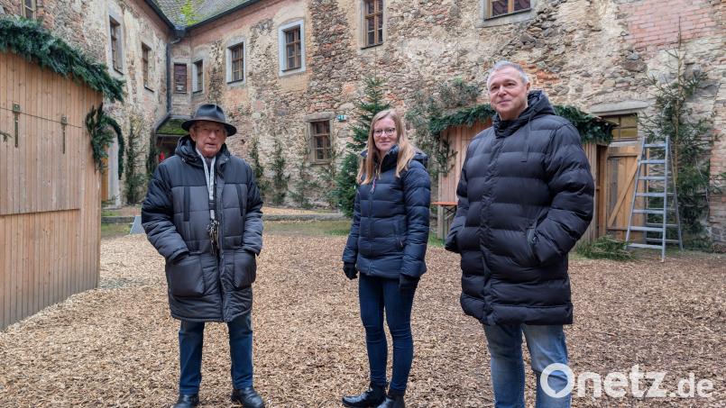 Im Bild v.l.n.r.: Der Vorsitzende des Fördervereins Schloss Burgtreswitz, Peter Garreiss, MdL Nicole Bäumler und 3. Bürgermeister Helmut Meindl bei einer Besichtigung auf Schloss Burgtreswitz. Bild: Abgeordnetenbüro Nicole Bäumler