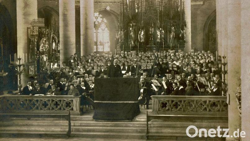 Der Gutachter und Organist der Einweihung, Joseph Durchschein, hier 1922 als Dirigent von Haydns &quot;Schöpfung&quot; (Postkarte, Stadtarchiv Amberg). Er war auch bei der Einweihung der Amberger Gefängnisorgel dabei. Archivbild: Stadtarchiv Amberg