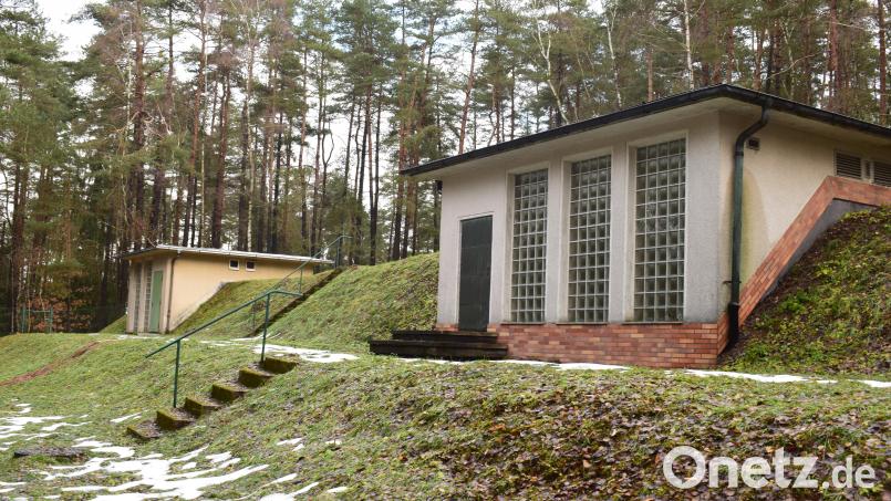 Die Sanierung des Hochbehälters Woppenhof II (im Vordergrund) ist eine der dringlichsten Aufgaben des ZV Glaubendorfer Gruppe. Der Hochbehälter I (Im Hintergrund) wird stillgelegt. Bild: bnr