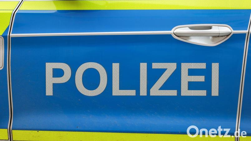 Ein 47-jähriger Mann wird auf der A 93 bei Schönwald festgenommen. Symbolbild: Jan Woitas/dpa