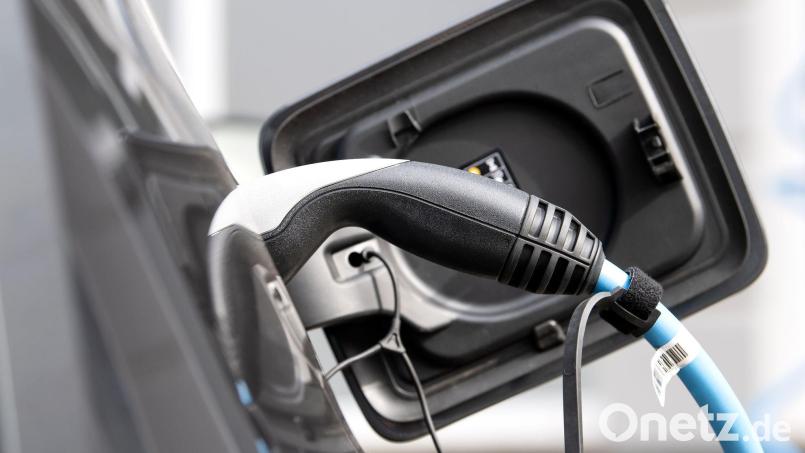 Wer elektrisch unterwegs ist, spart auf die Dauer Geld. Das hat Klimaschutzmanager Martin Kopp ausgerechnet. Bild: Sven Hoppe/dpa/Symbolbild