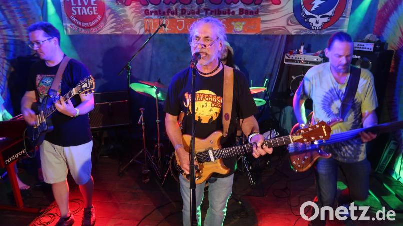 &quot;AoxoToxoA&quot;&quot; aus der Schweiz auf der Psychedelic-Live Stage. Bild: Kunz