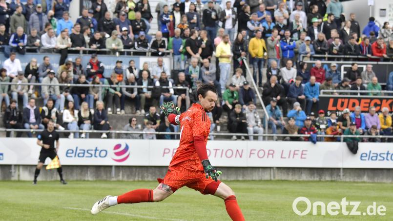 Volle Tribünen beim Relegationskracher zwischen der DJK Gebenbach und der DJK Ammerthal in der vergangenen Saison. Archivbild: Hubert Ziegler