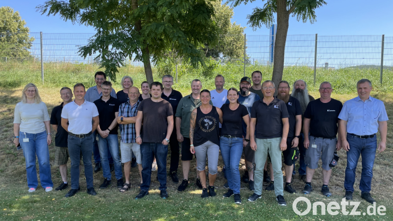 Ehrungen bei Kennametal: (von links) Christine Mannhardt (Personalleiterin), Jerzy Plachetka, Stefan Dobmeier, Peter Ebenhöh, Markus Fuchs, Petra Willecke, Martin Deml, Nicole Hauer, Frank Habisreitinger, Franz Bruckschlegl, Michael Weiß, Yvonne Boch, Markus Kraus, Tamara Raabe, Martin Mayer, Markus Rass, Georg Hirsch, Thomas Rauch, Harald Erbrich, Jürgen Butz und Armin Zimmermann (Werkleiter). Bild: Andreas Fink