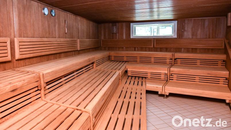 In Amberg hat ein Mann eine Frau in einer Sauna mit Schuhen beworfen. Die Polizei ermittelt. Symbolbild: Stephan Huber