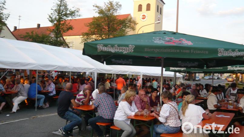 Am Wochenende feiern die Kaltenbrunner wieder im Schatten der Kirche ihr Marktfest. Archivbild: bk