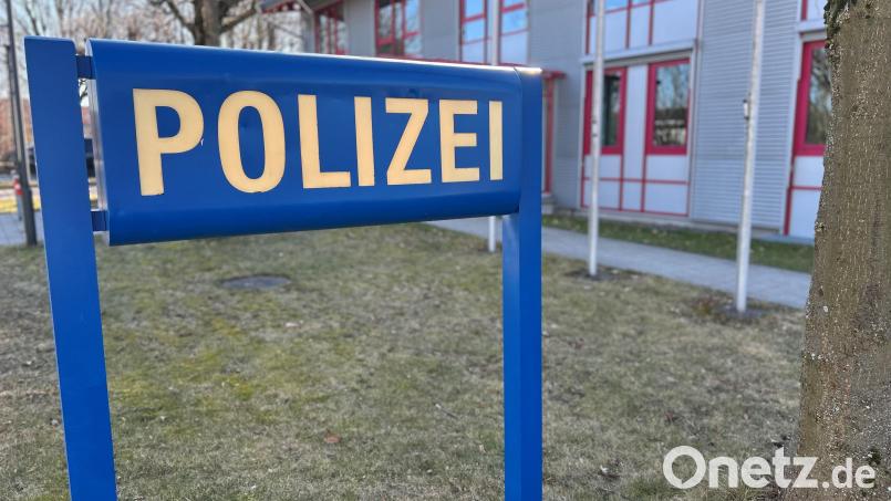 In Vohenstrauß hat ein bisher unbekannter Täter am Montagabend gegen 22.03 Uhr mehrere kleine Steine gegen die Fensterscheibe eines Wohn- und Geschäftsgebäudes in der Bahnhofstraße geworfen. Die Polizeiinspektion Vohenstrauß bittet um Hinweise Archivbild: ck