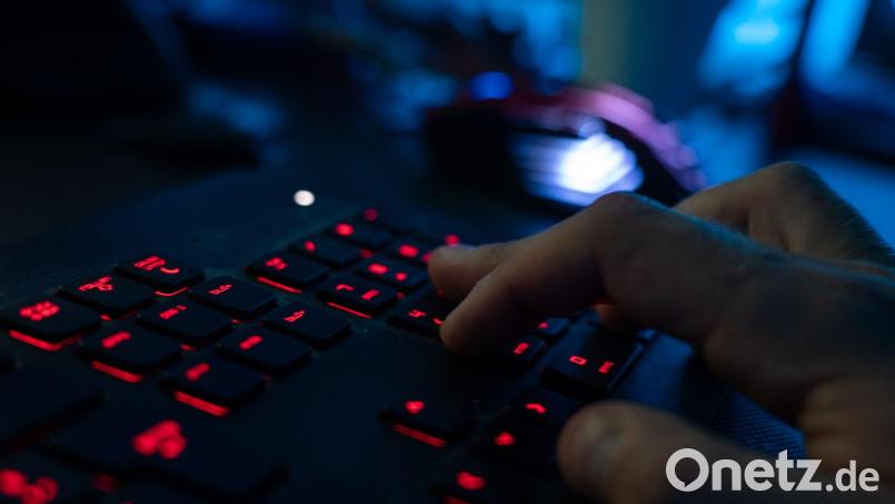 Business Email Compromise stellt laut Polizei eine zunehmende Bedrohung für Unternehmen dar. Symbolbild: Nicolas Armer/dpa