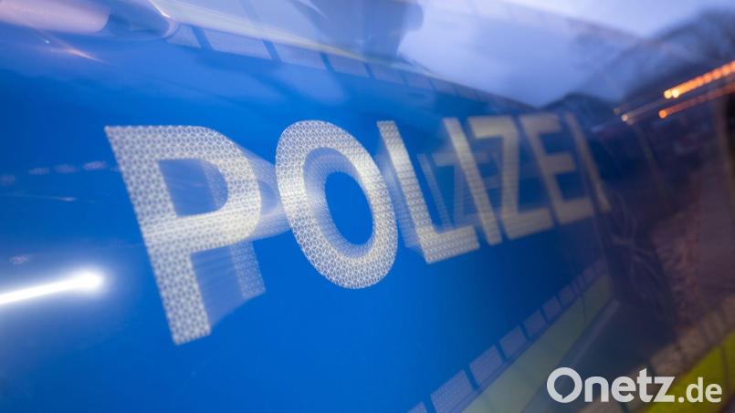 Das Parkdeck in Neustadt/WN ist beschädigt worden. Die Polizei bittet um Hinweise. Symbolbild: Marijan Murat/dpa
