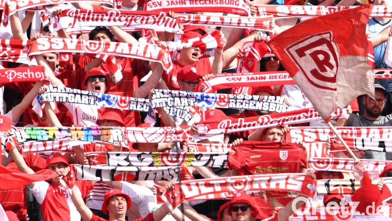 Fans des SSV Jahn Regensburg. Bild: dpa
