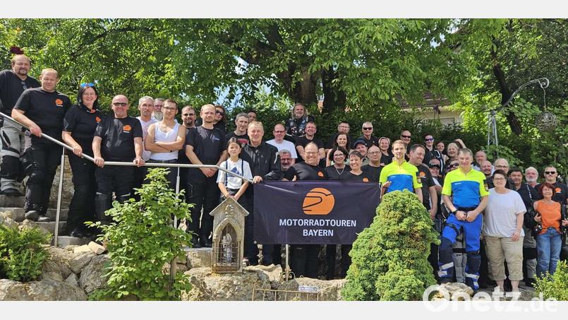 Satte 11.500 Euro spendet die Facebook Gruppe Motorradtouren an das Kinderpalliativteam. Bild: Motorradtouren Bayern/ Liebs