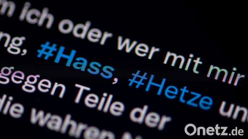 Der Umgangston ist bisweilen rau: Nicht selten verlieren Menschen in den sozialen Medien ihren Anstand, werden ausfällig - beschimpfen und beleidigen dort andere. Symbolbild: Fabian Sommer/dpa