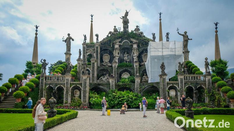 Sie symbolisieren Elemente, Flüsse und Jahreszeiten: die Statuen der Stufenpyramide auf der Isola Bella. Bild: Florian Sanktjohanser/dpa
