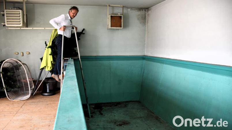 Der Swimmingpool auf der Dachterrasse könnte sofort wieder aktiviert werden. Hinsichtlich der Bausubstanz ist alles in Ordnung damit. Bild: ubb