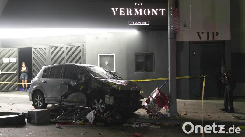 31 Menschen sind in der US-Westküstenmetropole Los Angeles laut Rettungskräften verletzt worden, als ein Auto in eine Menschenmenge gefahren ist. Bild: Damian Dovarganes/AP/dpa