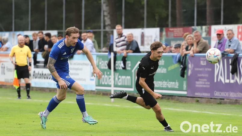 Laufduell zwischen Jobst vom SV SAD-Ettmannsdorf (rechts) und Sperlich vom SV Etzenricht. Bild: war