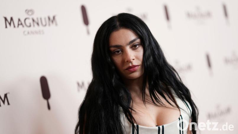Nun verheiratet: Popstar Charli XCX. Archivbild: Scott A Garfitt/Invision via AP/dpa